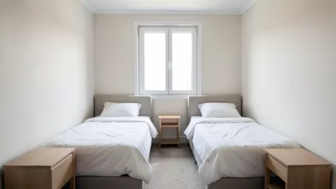 jak ustawić dwa łóżka w małym pokoju