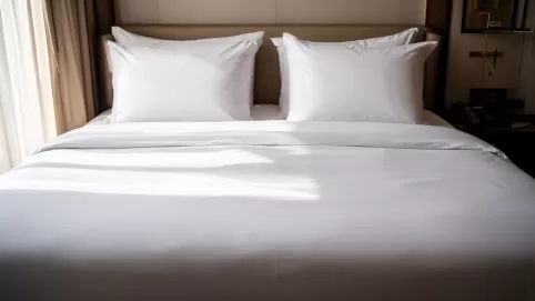 Metody ścielenia łóżka w hotelu
