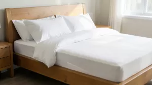 Wygodne łóżko do spania z materacem